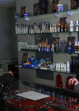 В элитном секс шопе понравившуюся игрушку можно испробовать с симпатичными девушками