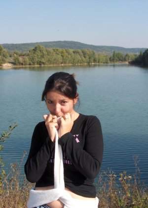 Сильвия показывает свои многочисленные эротические наряды, в которых она выглядит очень сексуально