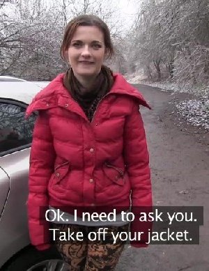 Изабелла показывает все самые интимные зоны прямо на улице и даже делает минет случайному прохожему